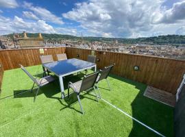 होटल की एक तस्वीर: Bath Roof Terrace Apartment, City Centre, Sleeps up to 8