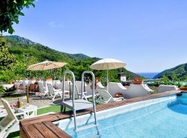 Fotos de Hotel: Pucara Villa Sleeps 2 with Pool and Air Con