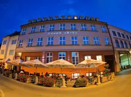 Grand Hotel Trenčin, hotel Trencsénben