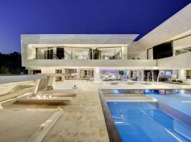 होटल की एक तस्वीर: 5 bedroom luxury Villa for Vacation in Ibiza