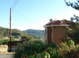 Hotel Photo: Ilioni Cottage by AgroHolidays