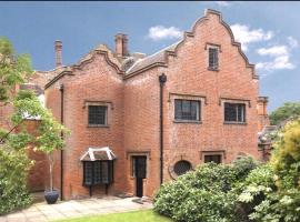 Hotel Photo: Luxury 3 Bed House on the Estate of 17th Century Manor House