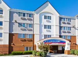 Candlewood Suites Medford, an IHG Hotel, מלון במדפורד