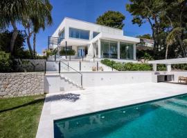 ホテル写真: Luxury modern villa with south facing position