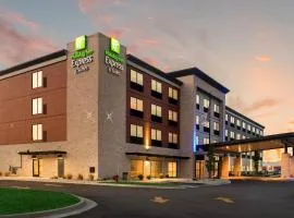 Holiday Inn Express & Suites Racine, an IHG Hotel, hotel v mestu Racine