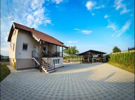 Hotel Foto: Spacious Holiday Home in Gračec with Private Swimming Pool