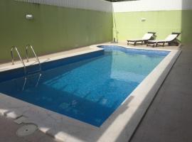 होटल की एक तस्वीर: Casa Amarela com piscina junto a praia