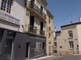 Fotos de Hotel: Simplistic Apartment in Saint Chamond near Shopping Street