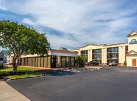 Days Inn by Wyndham Hampton Near Coliseum Convention Center, hotel in Hampton