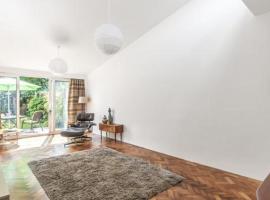 Hotel foto: 3 Bed Detached Bungalow - Bromley
