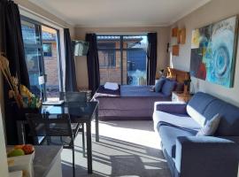 Modern BNB unit with Wifi and Breakfast, hotel v destinaci Greymouth
