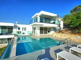 Hotel Photo: Villa Athena by PosarelliVillas