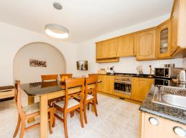 Hotel kuvat: Central 3 Bedroom Entire Apartment Msida