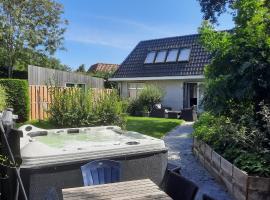 Hotel Photo: Holiday Home de witte raaf with garden and hottub