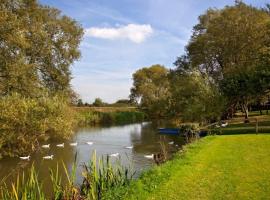 Cherbridge Lodges - Riverside lodges, short lets (business or holidays), Hotel in Oxford