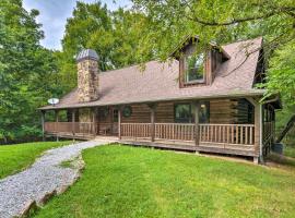 Hotel Photo: Secluded Northwest Arkansas Cabin Fire Pit and Deck