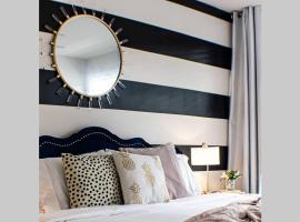 รูปภาพของโรงแรม: Luxury 1 Bdr Suite King Bed Smart TV Netflix