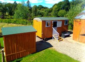 Hotel kuvat: Waterloo Farm Shepherds Hut Glamping