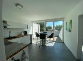 Foto do Hotel: Wohnung mit 2 Einzelzimmer gemeinsamer Küchen/Bad/Balkon-Nutzung