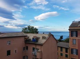 ホテル写真: Top floor flat with sea and park views