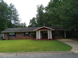 Hotel Photo: Modern Suburban Ranch