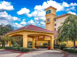 La Quinta by Wyndham Dallas North Central, hotel u Dallasu