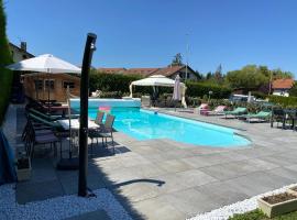 Foto do Hotel: Grand studio moderne avec piscine.