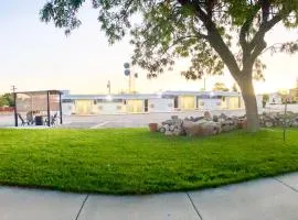 Blue Sage Inn & Suites