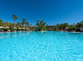 Acacia Resort Parco Dei Leoni, hotel en Campofelice di Roccella