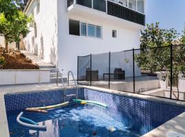 Hotel Photo: Charming House 20min from Barcelona with Pool & Barbeque!