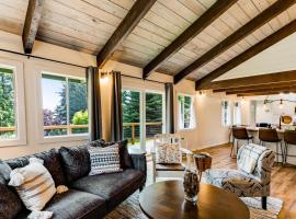 Tall Cedars Cabin By The Water, ξενοδοχείο σε Eastsound