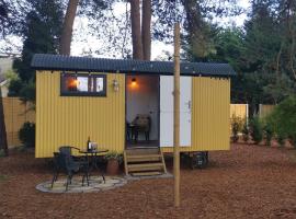 Hotel Photo: Forest Heath Shepherd's Huts