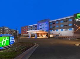 A picture of the hotel: Holiday Inn Express & Suites - Lenexa - Overland Park Area, an IHG Hotel