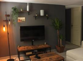 รูปภาพของโรงแรม: Appartement avec vue sur la Sorgue