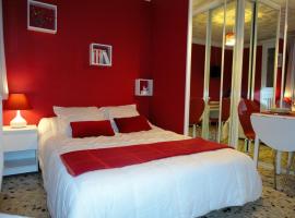 A picture of the hotel: Studio Framboise proche Paris et Disneyland