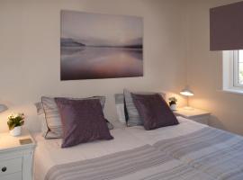 Hotel kuvat: Chestnut Court 2 Bed Apartment FREE Parking WiiFi Smart TV