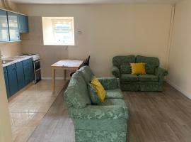 Hotel Photo: Lovely 2-Bed House in Bweeng, Mallow