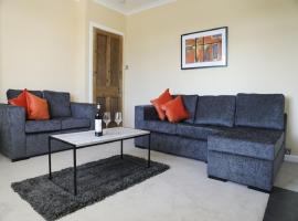 Hotelfotos: Central Holiday Home in Bathgate near Nature Reserve