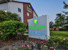 A picture of the hotel: Holiday Inn Express Chicago Northwest-Vernon Hills, an IHG Hotel