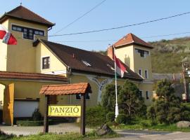 Fotos de Hotel: Torkolat Panzió