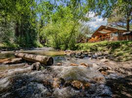 A picture of the hotel: Colorado Bear Creek Cabins