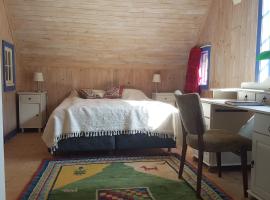 Hotel Photo: Stay in beautiful Sørkedalen, Oslo - close to bus, supermarket and café