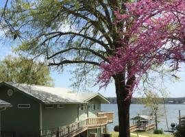 מלון צילום: Relaxing Cedar Creek Lake House