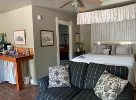 Hotel Photo: The Cottage at 241 North