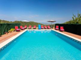 Foto di Hotel: 8 to 10 Sleeps Private Pool Villa & BBQ Near Barcelona