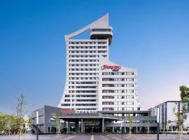 Hampton by Hilton Qinhuangdao Jinmeng Bay – hotel w mieście Qinhuangdao