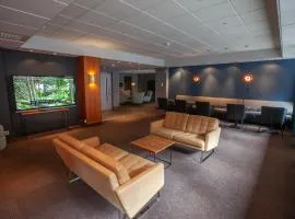 F2 Hotel
