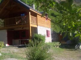 A picture of the hotel: LES CHALETS D'AURE