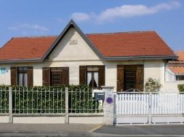 Hotel fotoğraf: Gîte Carbon-Blanc, 2 pièces, 4 personnes - FR-1-440-42