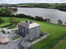 Zdjęcie hotelu: Ballywilliam House, Kinsale, exquisite holiday Homes